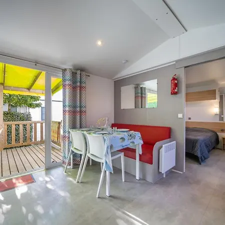 Mobil-home Adapté Pmr Avec Terrasse à - Api-1-52-664 * Notre-Dame-de-Monts