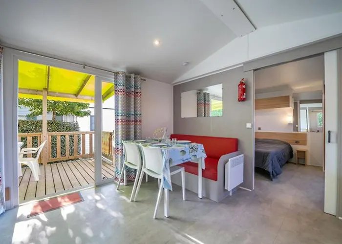 Mobil-home Adapté Pmr Avec Terrasse à - Api-1-52-664 * Notre-Dame-de-Monts